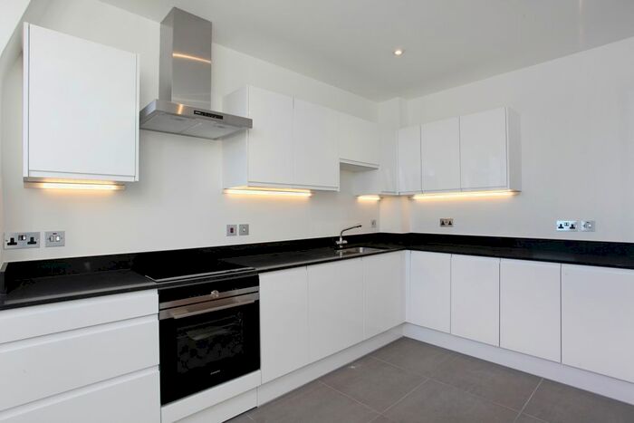 1 Bedroom Flat To Rent In St. Leonards Road, Windsor, SL4