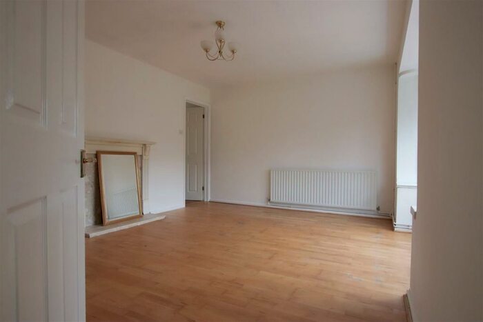 3 Bedroom House To Rent In Magpie Way, Tilehurst, Reading, RG31