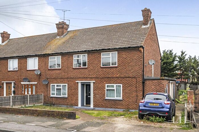 2 Bedroom Maisonette For Sale In New Zealand Way, Rainham, RM13