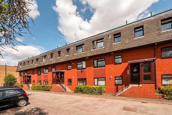 2 Bedroom Flat To Rent In Cromwell Road, Wimbledon, London, SW19