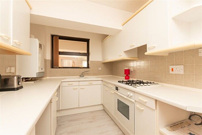 2 Bedroom Flat For Sale In Esplanade, Esplanade, Rochester, Kent, ME1