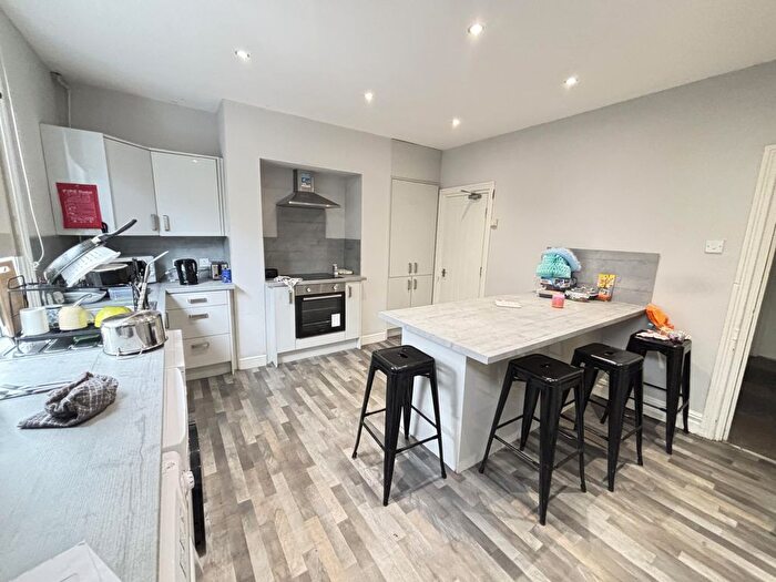 6 Bedroom Terraced House To Rent In Langdale Terrace, Leeds, West Yorkshire, LS6