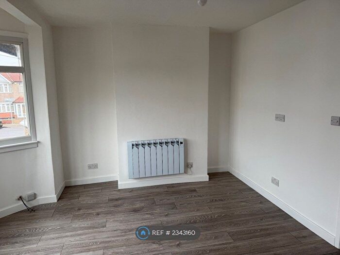 1 Bedroom Maisonette To Rent In Seaton Gardens, Ruislip, HA4