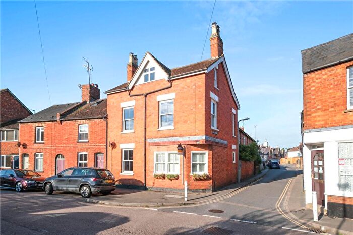 4 Bedroom Town House For Sale In Bury Street, Newport Pagnell, Buckinghamshire, MK16