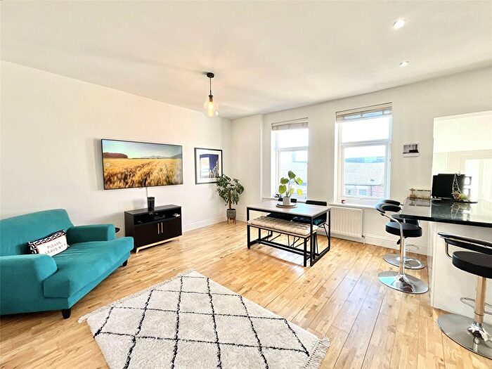 3 Bedroom Flat For Sale In Rodsley Avenue, Gateshead, NE8