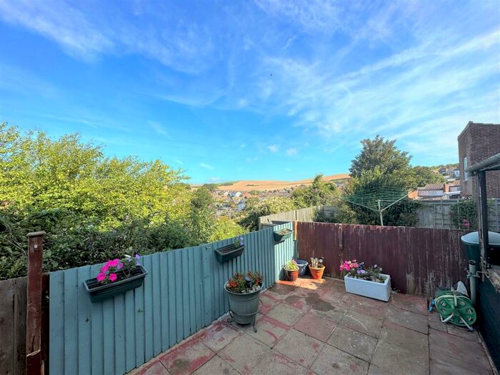 2 Bedroom House To Rent In Park Drive Close, Newhaven, BN9