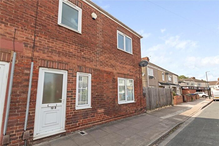 2 Bedroom End Of Terrace House To Rent In Farebrother Street, Grimsby, DN32