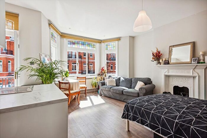 Studio To Rent In Castletown Road, London, W14