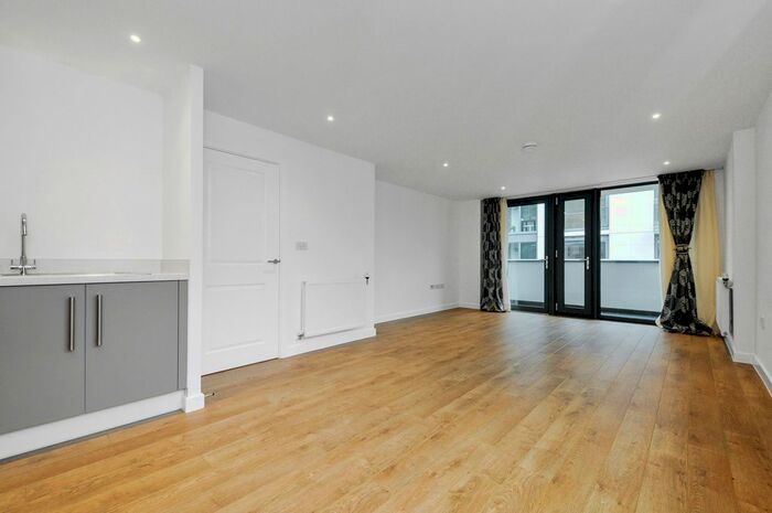 2 Bedroom Flat To Rent In Waterside Way, London, N17