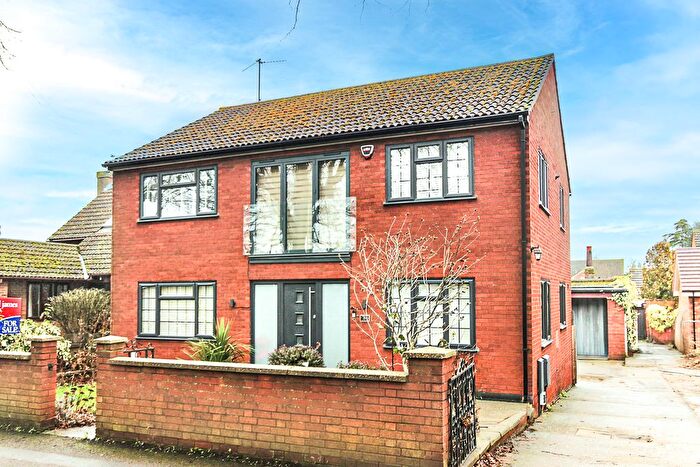 4 Bedroom Detached House For Sale In Cross Road, Wellingborough, NN8