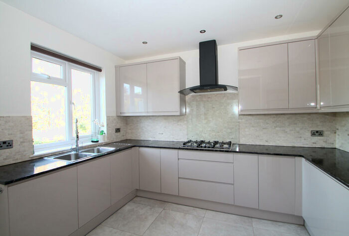 5 Bedroom Semi-Detached House To Rent In Hartley Down, CR8