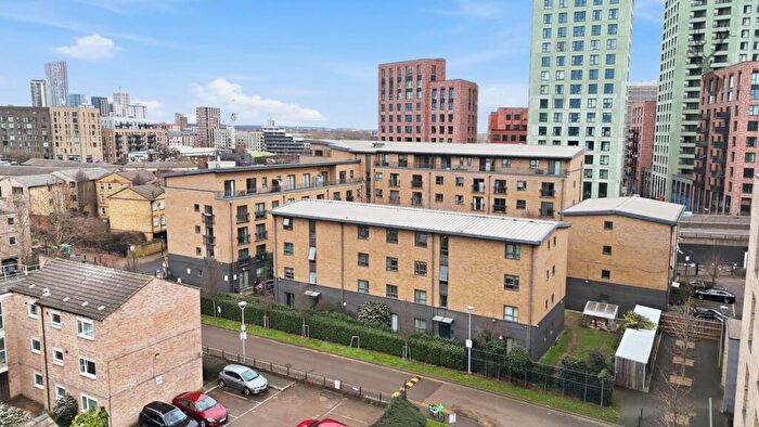 2 Bedroom Flat For Sale In Capulet Square, Bow, E3