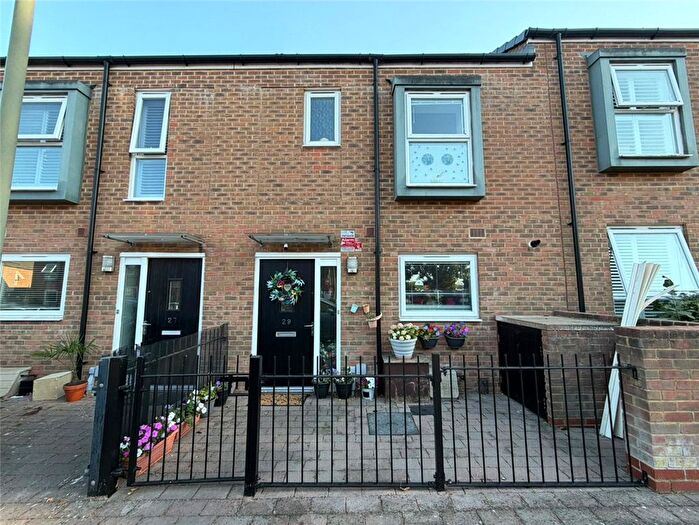 3 Bedroom Terraced House For Sale In Pinson Way, Orpington, Kent, BR5