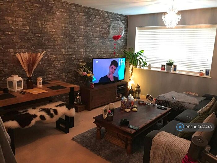 2 Bedroom Maisonette To Rent In Trevelyan Crescent, Stratford-Upon-Avon, CV37