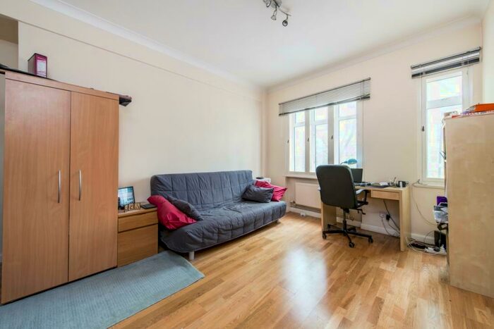 Studio To Rent In Warren Court, Euston Road, London, NW1
