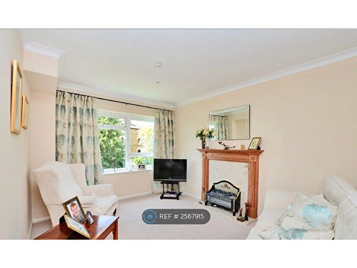2 Bedroom Flat To Rent In Wellesley House, London, SW19