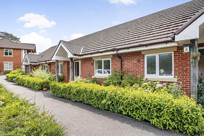 1 Bedroom Retirement Property For Sale In Lavender Mews, Charters Village Drive, East Grinstead, RH19