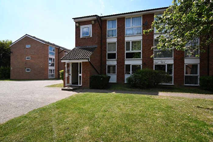 2 Bedroom Flat To Rent In Trotwood, Chigwell, Essex, IG7
