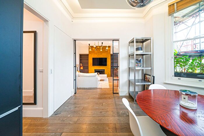2 Bedroom Flat For Sale In Elm Park Gardens, Chelsea, London, United Kingdom, SW10