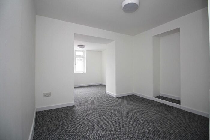 Studio To Rent In Waunrhydd Road, Tonyrefail, CF39