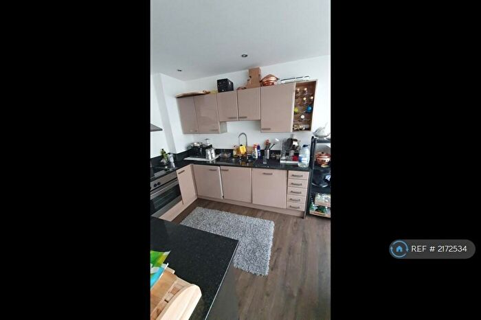 2 Bedroom Flat To Rent In Beetham Plaza, Liverpool, L2