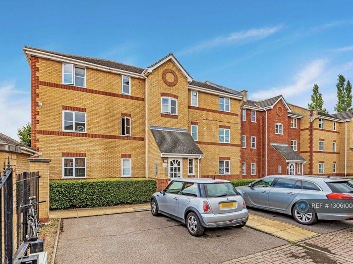 2 Bedroom Flat To Rent In Offers Court, Kingston Upon Thames, KT1