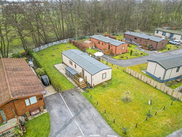 2 Bedroom Park Home For Sale In Hull Road, Wilberfoss, YO41