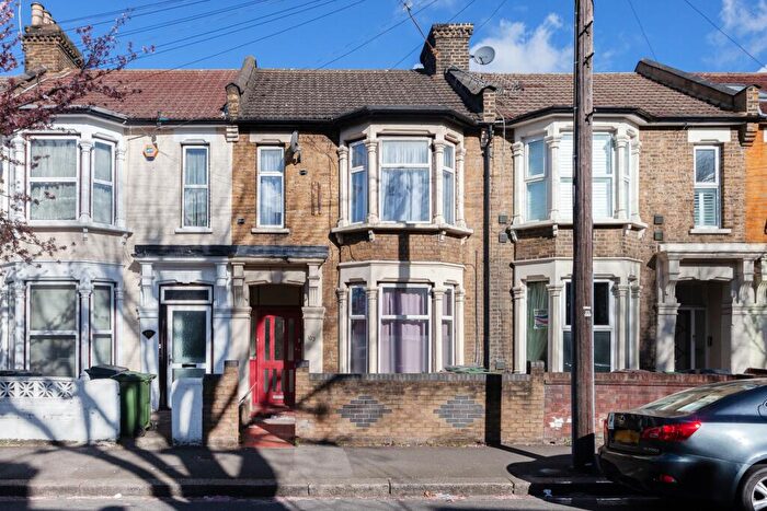 2 Bedroom Apartment To Rent In Warren Road, Leyton, E10