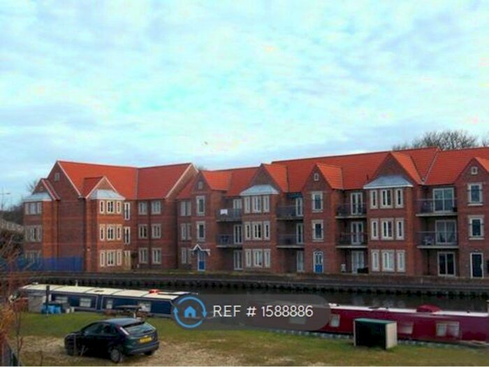 2 Bedroom Flat To Rent In West Street, Thorne, Doncaster, DN8