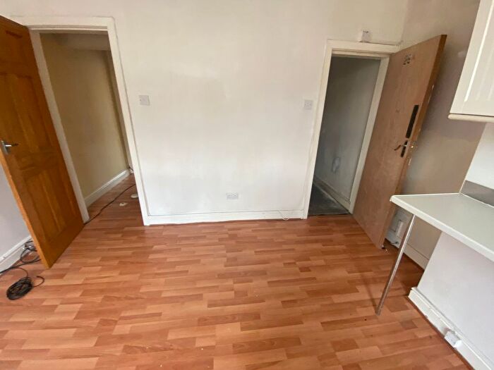 1 Bedroom Flat To Rent In Burnley Road, Todmorden, OL14