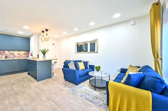 4 Bedroom Flat To Rent In South Park Road, Wimbledon, SW19