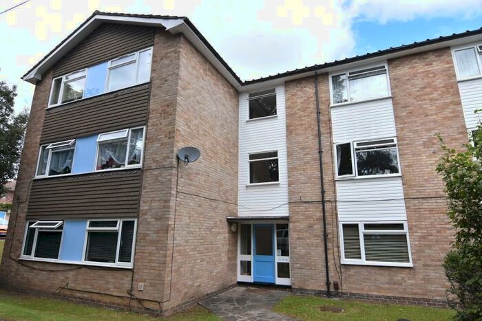 1 Bedroom Flat To Rent In Park Hill, Carshalton, Surrey, SM5