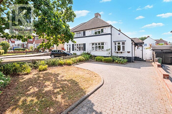 3 Bedroom Semi-Detached House For Sale In Oaks Avenue, Worcester Park, KT4