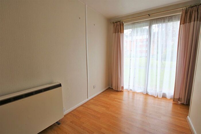 2 Bedroom Maisonette To Rent In Elms Road, Wokingham, RG40