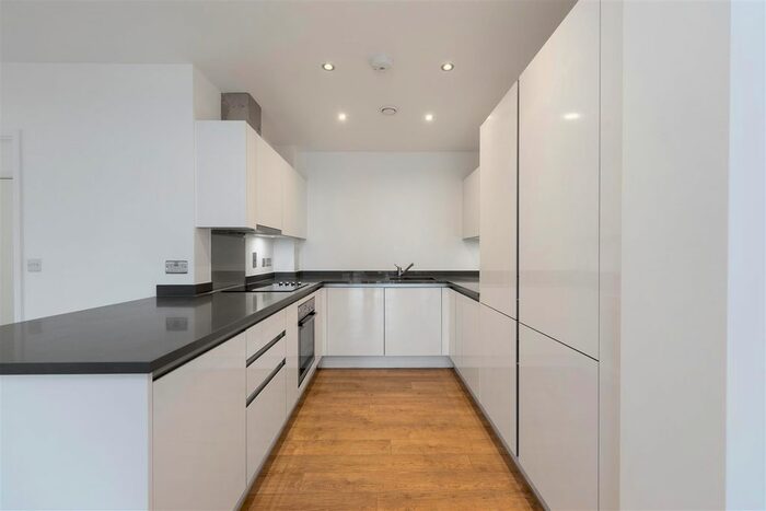 3 Bedroom Flat To Rent In Bolinder Way, London E3