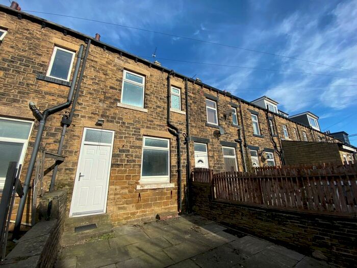 3 Bedroom House To Rent In Woodhall Terrace, Bradford, BD3