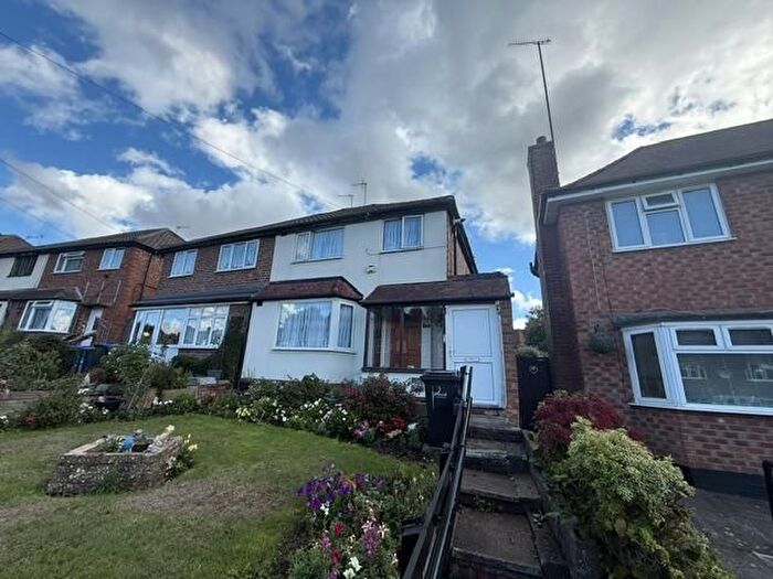 3 Bedroom Semi-detached House For Sale In Spouthouse Lane, Birmingham, B43