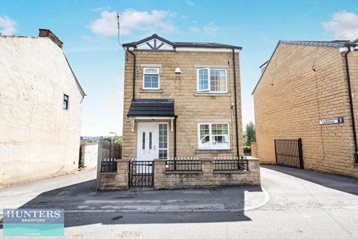4 Bedroom Detached House For Sale In Lingwood Gardens Bradford, West Yorkshire, BD8