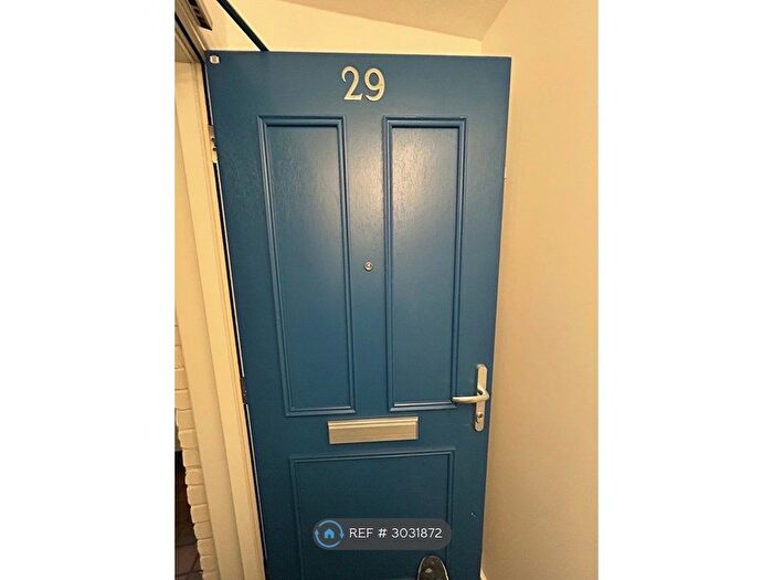 1 Bedroom Flat To Rent In Grantwood Close, Redhill, RH1