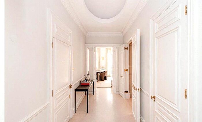 1 Bedroom Flat To Rent In Upper Brook Street, Mayfair, London, W1K