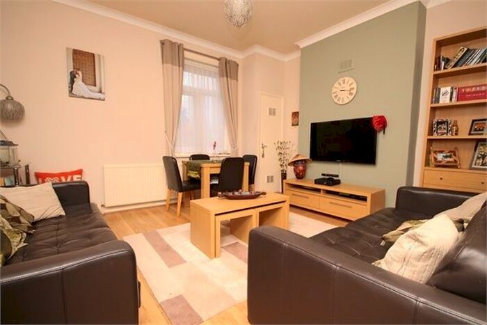 1 Bedroom Flat To Rent In Walm Lane, Willesden Green, London, NW2