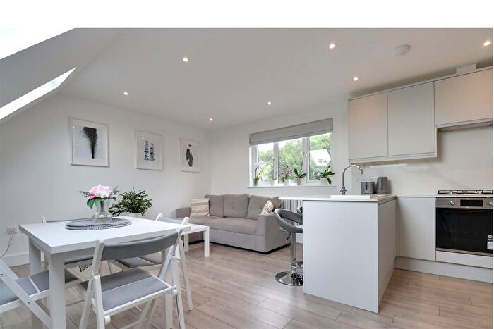 3 Bedroom Flat To Rent In Greenford, UB6