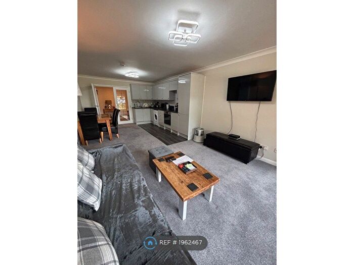 2 Bedroom Flat To Rent In Manor Road, Bournemouth, BH1