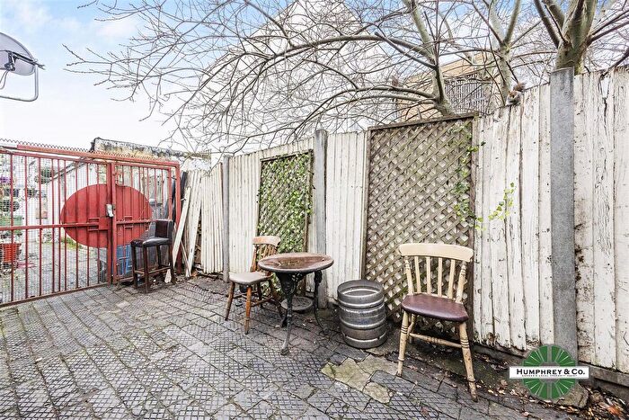 Property To Rent In St James's Street, London, E17