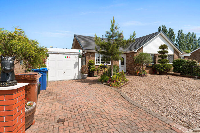 3 Bedroom Semi-Detached Bungalow For Sale In Broadway, Grimsby, DN34