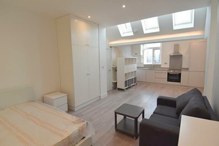 Studio To Rent In High Street, London, N14