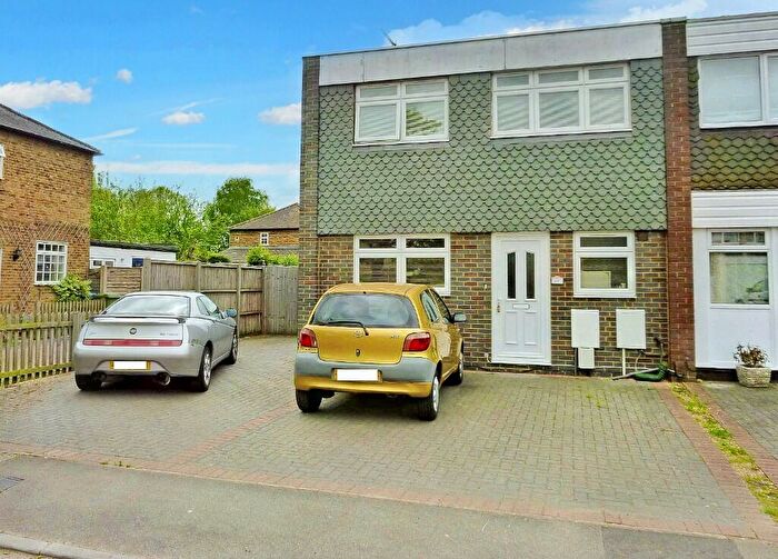 1 Bedroom Flat To Rent In Burhill Road, Walton-On-Thames, Surrey, KT12
