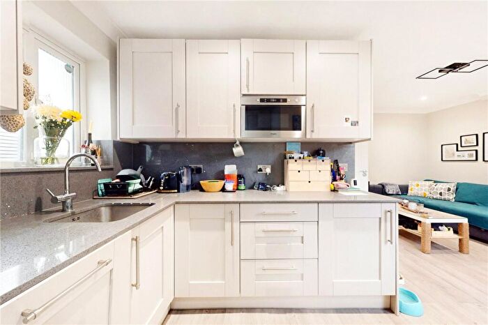 2 Bedroom Apartment To Rent In Hilldrop Crescent, London, N7