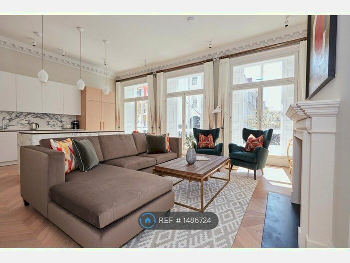 3 Bedroom Flat To Rent In King Street, London, WC2E