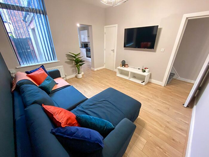 5 Bedroom Terraced House To Rent In Molyneux Road, L6